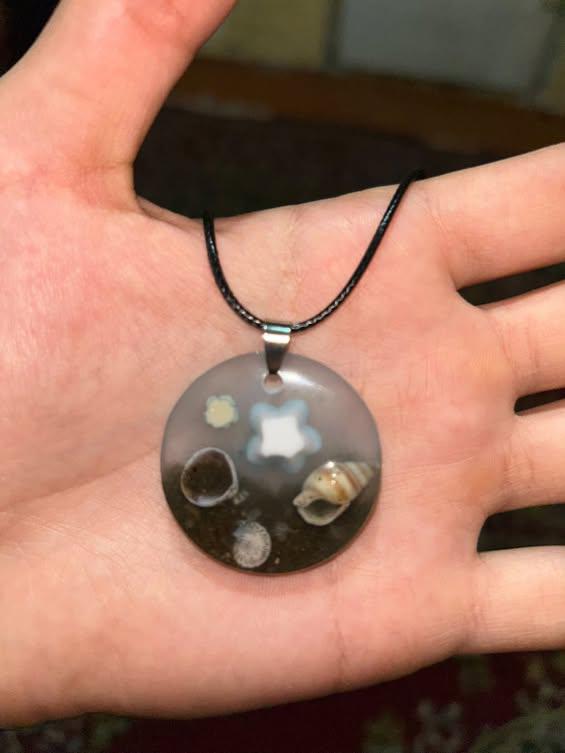 Handmade Resin Ocean Seashell Pendant Necklace – Beach Keepsake Round Charm